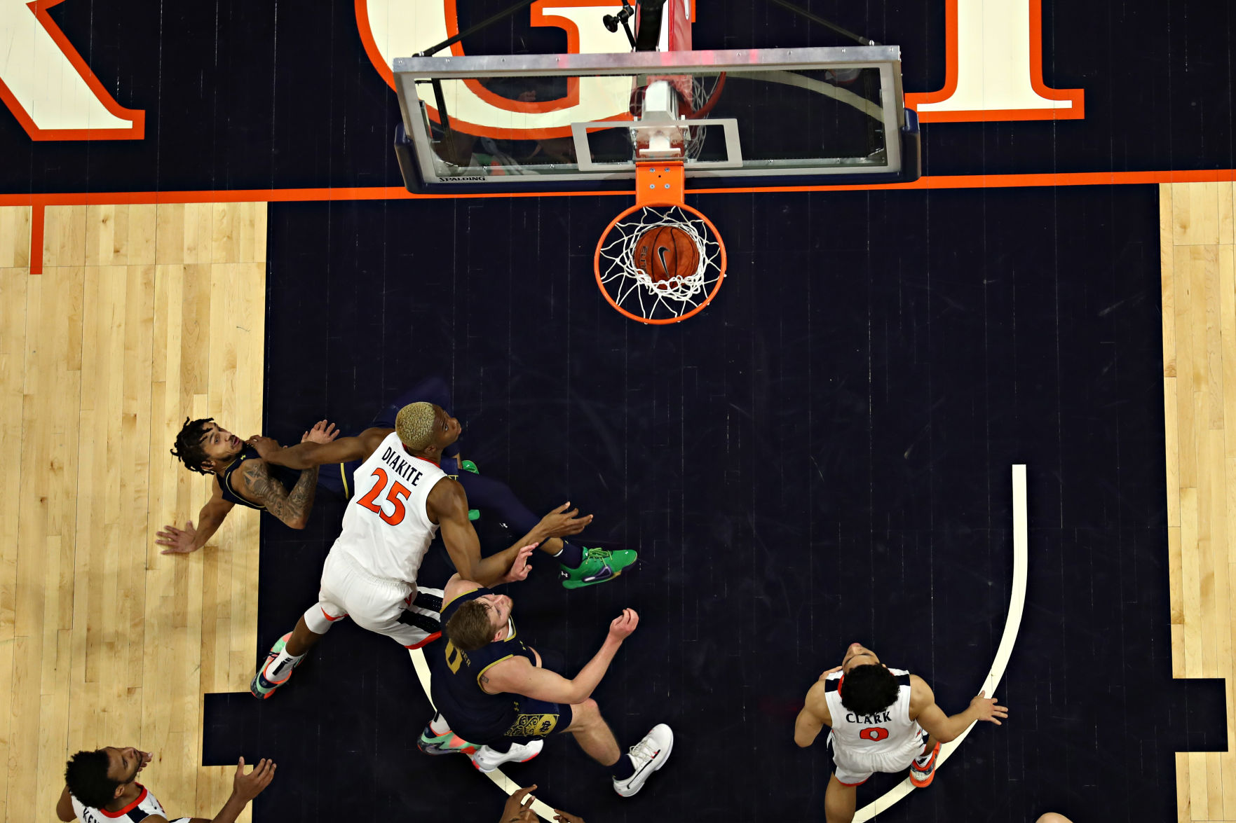 20200211_cdp_sports_uvahoops044.JPG